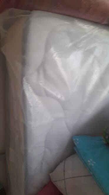 Masalar və oturacaqlar: Təknəfərlik çarpayı, Bazalı, Matras ilə, Siyirməsiz — 4