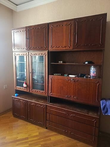 Klassik üslubda böyük məişət mebel dəsti. Tərkibi və xüsusiyyətləri