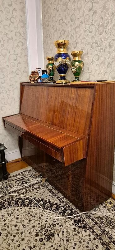 dollar: Akustik upright piano – “Украина” (sovet istehsalı) - Korpus: parlaq — 2