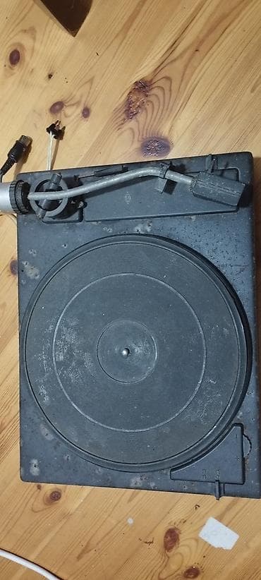 gitara kabel: Məhsul: Vinil pikap (manuel) Təsvir: - Klassik quruluşlu, kəmərsiz — 1