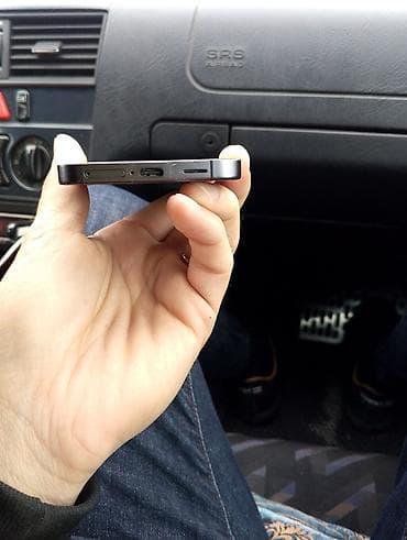 Kompakt smartfon - Korpus: düzbucaqlı, qara rəng, metal çərçivə - Alt