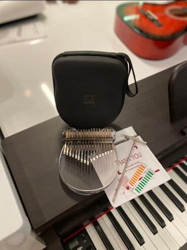 Crystal Kalimba Kalimba modellərini mağazaya yaxınlaşaraq daha