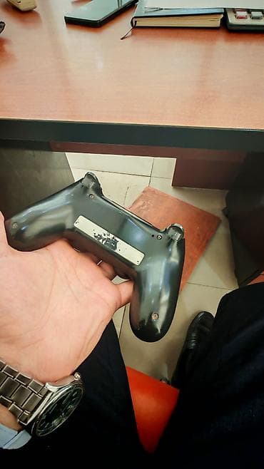 Сумки: PlayStation 4 orjianal pultu,tam işləkdir bütün düymələri işləkdir — 2