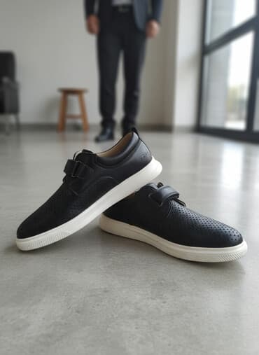 детские вещи из кореи: Cüt qara rəngli slip-on ayaqqabılar. Ayaqqabıların üst hissəsi kiçik — 1