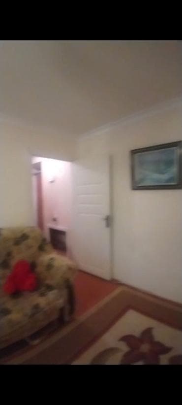 ev kireya gence: 2ci mk 1in 2yə düzəlmə 5in 2ci mərtəbəsi ev kira verilir içi əşyalı — 1
