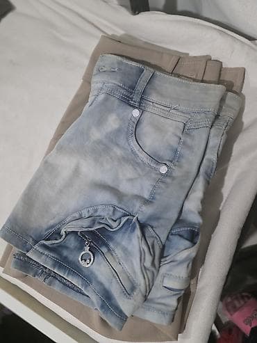 qadin ucun: Qadın şort dəsti – 3 ədəd Birlikdə Satılır 10 Azn Ölçü: 38 Vəziyyət — 3