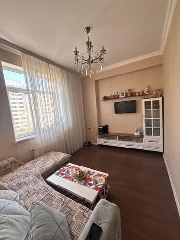 elmlər kirayə: Mənzilin təsviri - Geniş, ensiz planlı mətbəx: ağac teksturalı üst və — 12