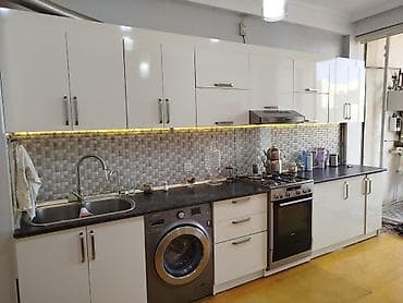Mebel: Mətbəx mebeli 350 Azn.Üstündə tək moyka verilir.Ölçü 3.97 (4 m) .Az — 2