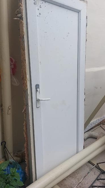 Ağ rəngli plastik giriş/qapı dəsti - Material: PVC (plastik) panel və — 1