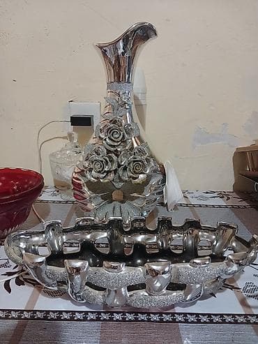 Gümüşü tonlarda dekorativ dəst: - 1 ədəd hündür vazanın üzərində