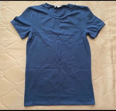 sekilli koynekler: Kişi Paltarları Satılır. 1 şəkil: razmer 44-46 (S-M); 8 AZN. 2 şəkil — 5