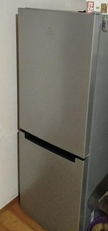 2 qapılı Indesit Soyuducu Satılır, rəng - Gümüşü — 1