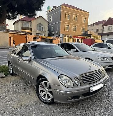 Mercedes-Benz E-Class: 3.2 l | 2004 il Sedan