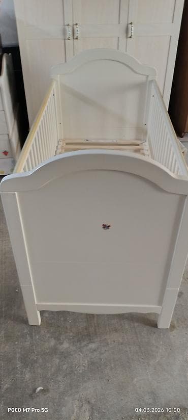 Oğlan və qız üçün, Dördbucaq, Beşik, Dəstsiz, Matrassız, Yellənmə mexanizmsiz