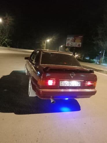 disk ve tekerler: Qırmızı rəngdə olan Mercedes-Benz avtomobili. Arxa tərəfində spoyleri — 5