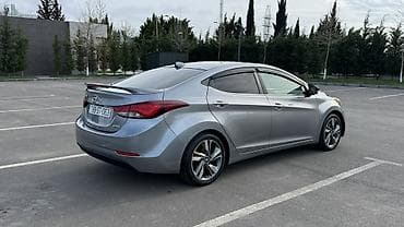 hyundai accent 1995 запчасти: Hyundai Elantra sedan – gümüşü rəng, xarici görünüşü dinamik xətlər və — 4