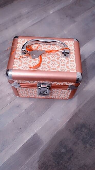 pul yığmaq üçün qab: Mücrü — 1