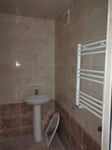 xocesen ev: Xocasən yeni yaşayış kompleksində yerləşir. Boş mənzildir. Kombi, qaz — 14