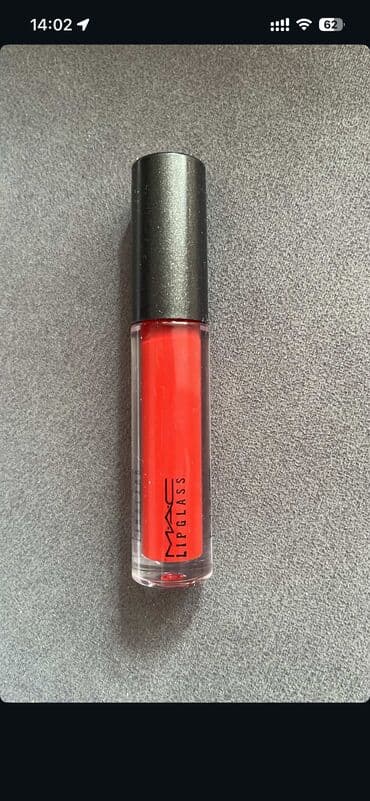 Dodaq boyası, Mac, Qırmızı, Yeni, Ünvandan götürmə