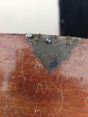 balalayka: Köhnə taxta korpuslu balalayka (rus xalq musiqi aləti) Xüsusiyyətlər — 4