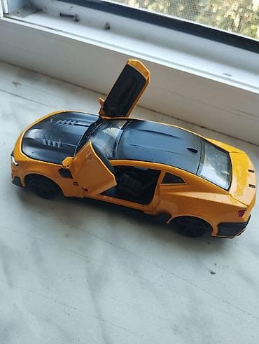 camaro ss: Sarı-qara rəngli metal oyuncaq maşın – idman kupe modeli — 2
