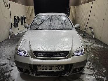 opeler: Model: Opel Astra G (hatchback) Kuzov: 5 qapı, gümüşü rəng Mühərrik — 1