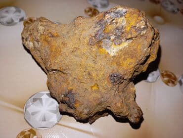 Elektrik malları: Metroit daşı - Görünüş: Qəhvəyi, pas rəngli və sarımtıl tonlarla — 4