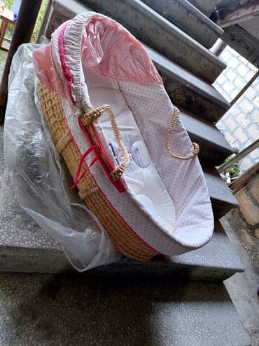 uşaq kıravatı: Qız üçün, İşlənmiş, Beşik, Matras ilə, Yellənmə mexanizmsiz — 2