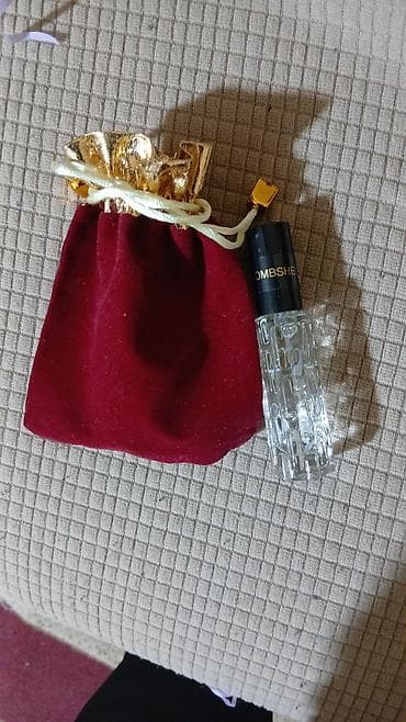 15ml di.Şüşə ətir flakonu və aksessuar kisəsi - Brend yazısı lalafo.az -da 15ml di.Şüşə ətir flakonu və aksessuar kisəsi - Brend yazısı