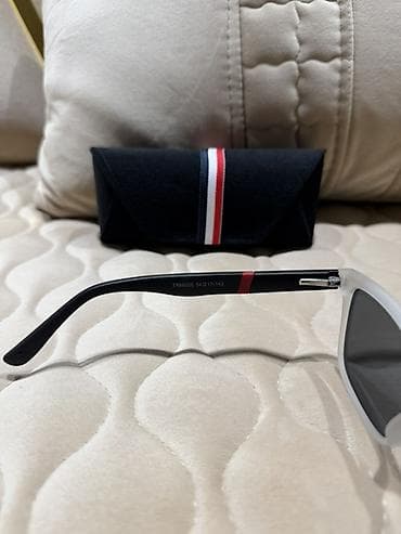ackiler: Gün eynəyi, Tommy Hilfiger, İşlənmiş — 3