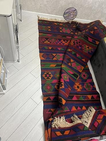 yun alıram: Kilim xalça
Qedmi El isidir. Ela veziyetdedir — 1