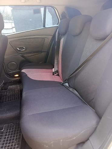 4 fəsil təkərlər: Renault Megane (universall/kombi), ağ rəng. Xüsusiyyətlər: - Kuzov: 5 — 9