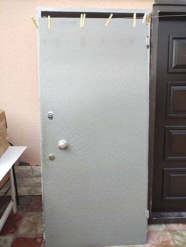 ucuz demir qapilar: Qapı seyf Möhkəm keyfiyyətli qapılar. 7 ədəd var Munasib qiymete hamsı — 4