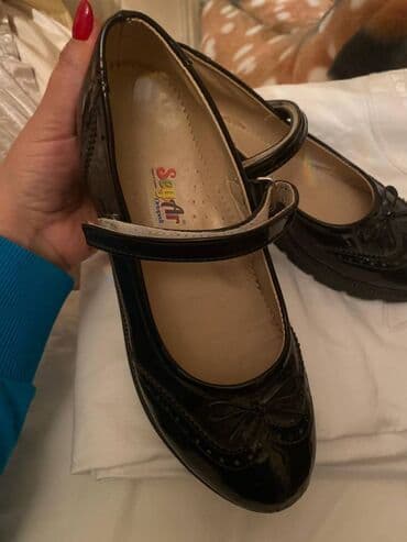 детские балетки для танцев: 36 razmer. 2 defe geyinib usaq. sadece 5 azn Turkiye istehsali — 1