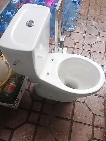 Ağ rəngli keramik tualet komplekti satiram. Real alicilar elaqe — 3