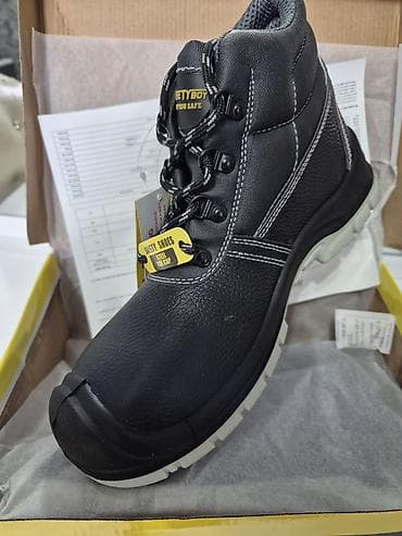 43 razmer yeni isci botinkasi. Qiymet 25 azn. Catdirilma Koroglu