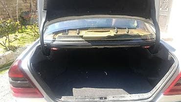 - Kuzov: sedan, gümüşü g - Salon: parça oturacaqlar, ön və arxa