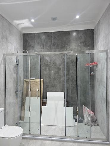 Şüşə duş kabinəsi – sürüşdürmə qapılı, alüminium/profil karkaslı model