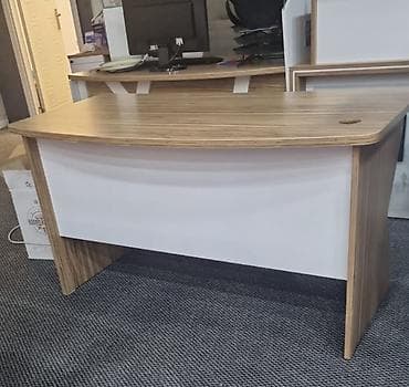 konputer stolu: İşçi üçün, Dördbucaq masa — 1