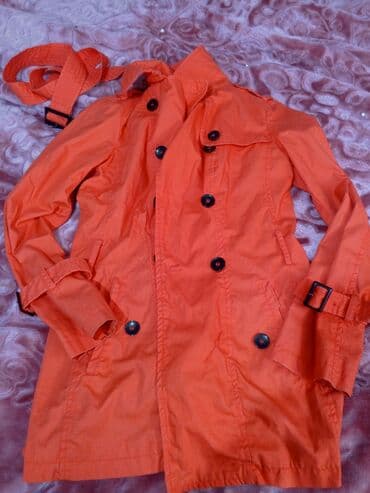 trenc: Narıncı rəngli qadın trençkot - Klassik ikiqat düymələmə — 1