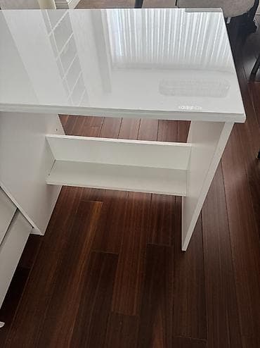 mebel satıram: Salam.Satıram yazı masası.Uzunluqu 95 sm,eni 50 sm,hündürlüyü 75 — 6