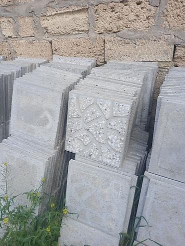 Yere dosenen tamet 30×30 olcusunde surusmezdir 700 eded dasdi 63² di