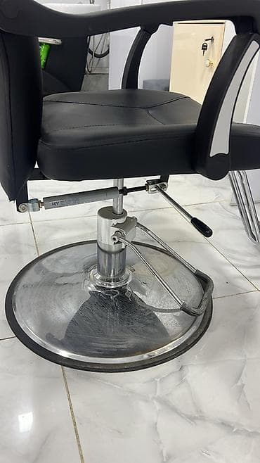 Rəflər, etajerkalar: Saş kəsimi kreslosu — 1