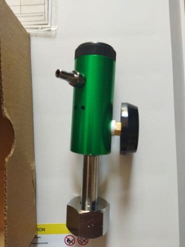 Ножи: Yaşıl rəngdə, silindr formalı, manometrlə təchiz edilmiş oksigen — 2
