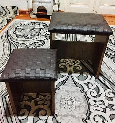 İki ədəd taburet/kiçik oturacaq dəsti. - Ölçülər (təxmini): kvadrat