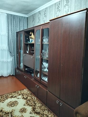 Klassik üslubda iri divar dolabı-vitrin - Material: ağac əsaslı lalafo.az -da Klassik üslubda iri divar dolabı-vitrin - Material: ağac əsaslı