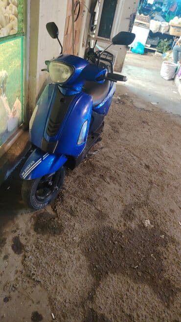 turbo moped: Mavi rəngli şəhər skuter/moped - Rəng: parlaq mavi, yanlarda “Zigzag” — 1