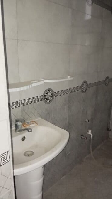 ev şəkilləri çəkmək: İki mərtəbəli həyət evi - Fasadı dekorativ suvaqlı, geniş panoram — 17