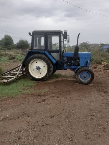 renault twizy qiymeti: Mavi rəngli kabinalı təkərli traktor - Ön və arxa işıqlar, dönmə — 3