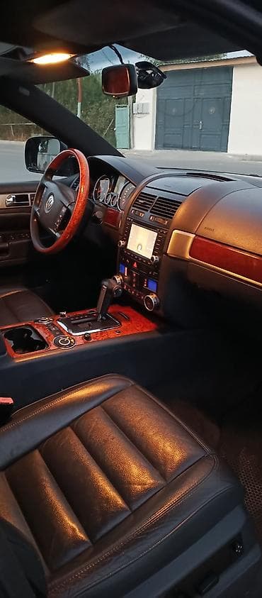 cayenne krilo 2013: Volkswagen Touareg V6 – qara rəng, tam ölçülü premium SUV — 5